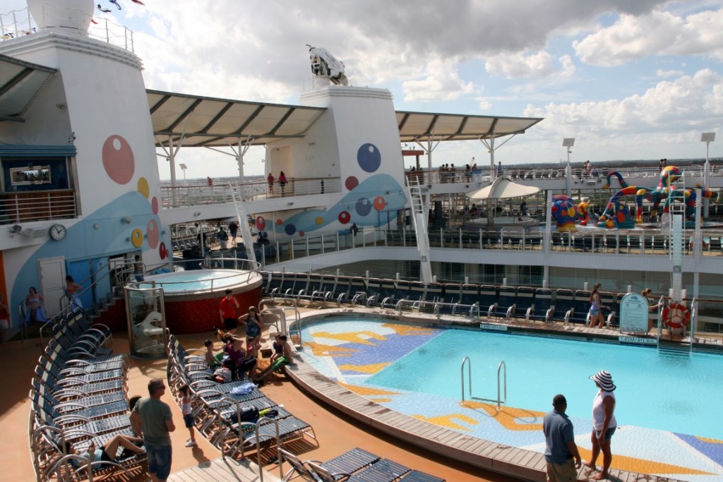Pooldeck Oasis