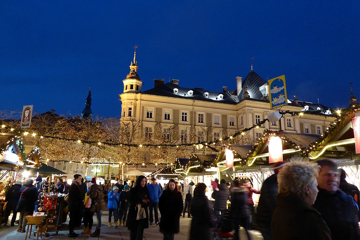 Weihnachtsmarkt-neuer-platz