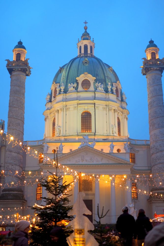 weihnachtsmarkt-karlskirche