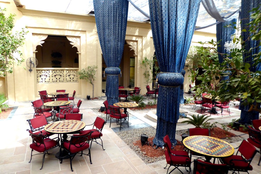 arabian-courtyard-royal-mirage