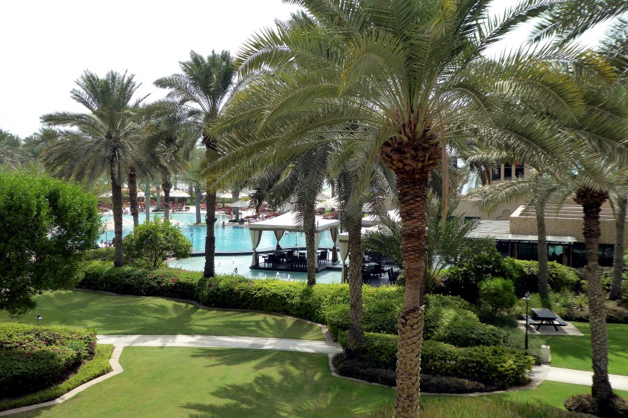 pool-area-royal-mirage