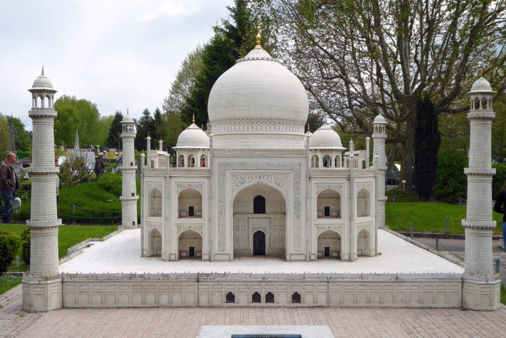 das mächtige Taj Mahal