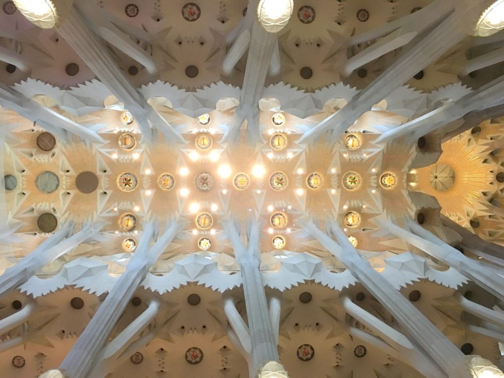 Sagrada-decke-hauptschiff