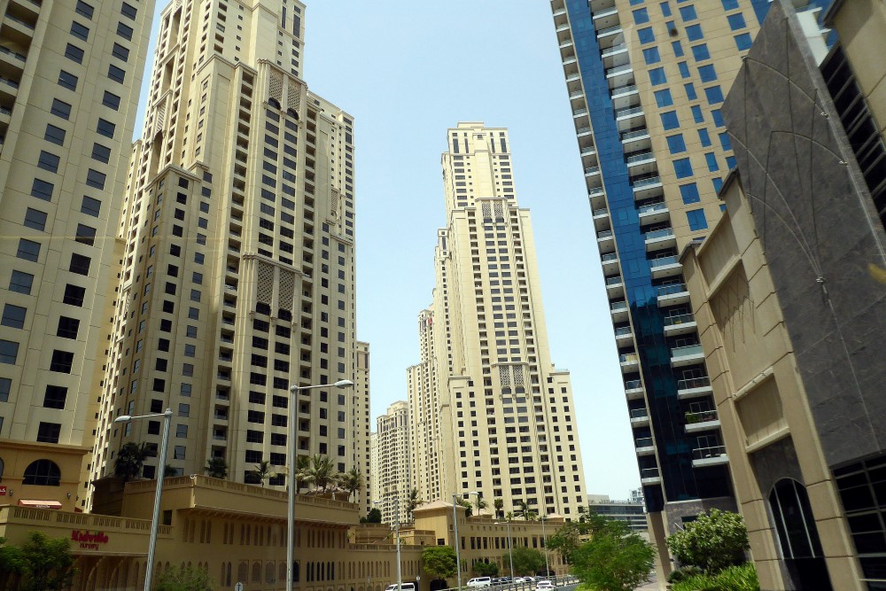 sandsteingebäude-dubai-marina