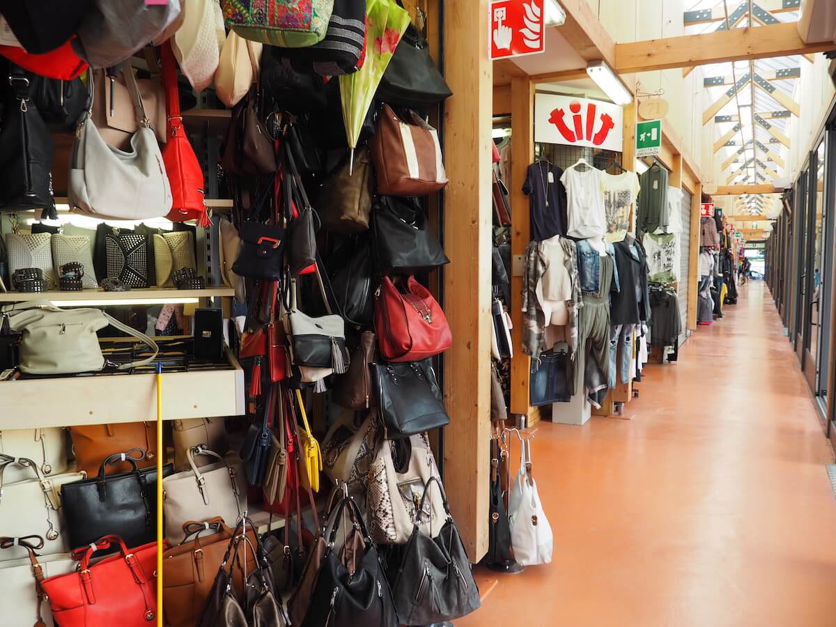 Handtaschen-Tarvis-Markt