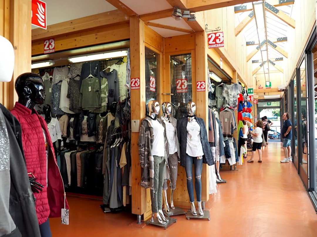 Bekleidung-Tarvis-Markt