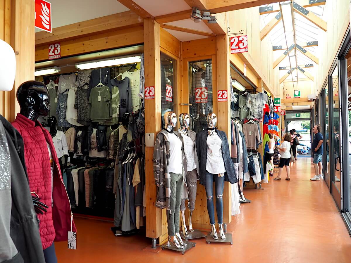 Bekleidung-Tarvis-Markt