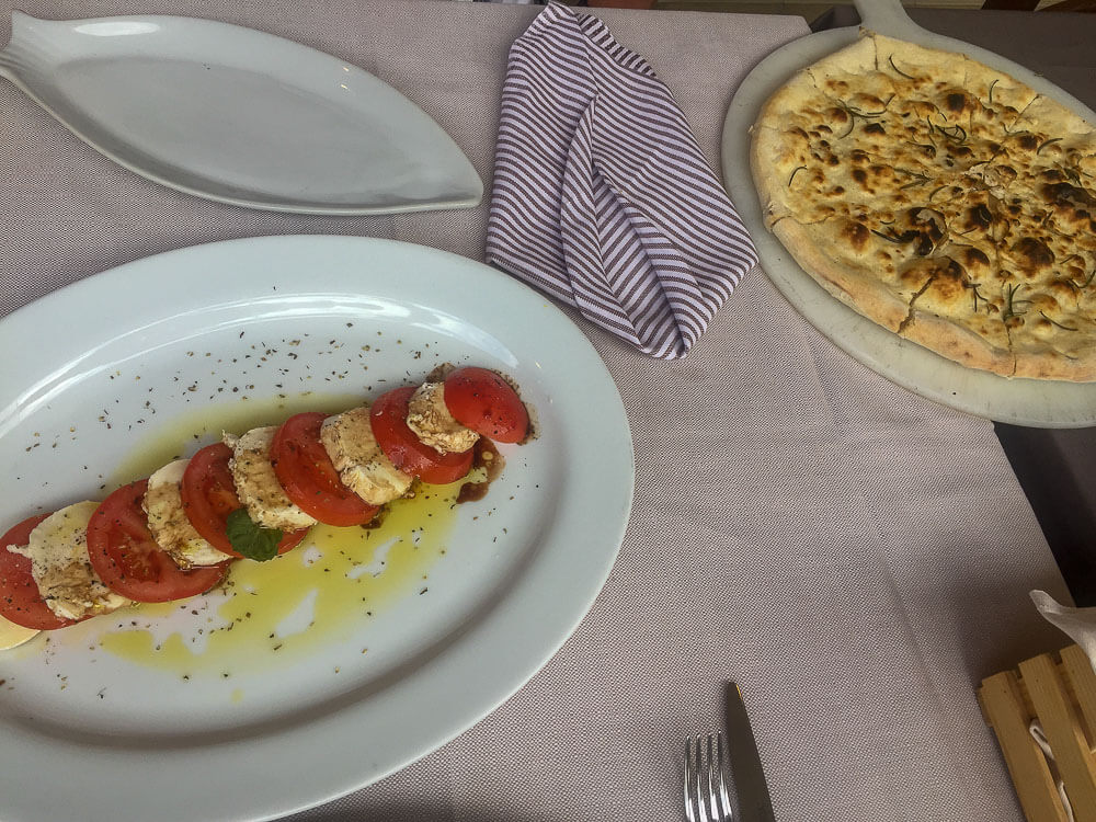 Caprese-Focaccia-allo-Scoglio-jesolo