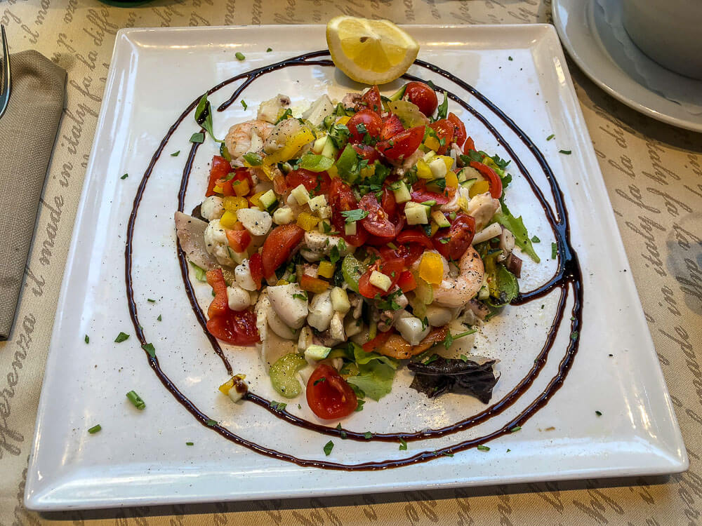 Meeresfrüchtesalat-Tempieni