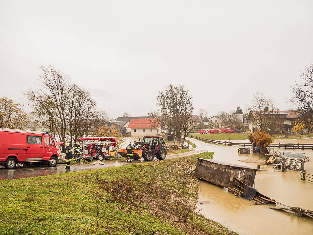 hochwasser-rattendorf-feuerwehren-einsatz-bezirk