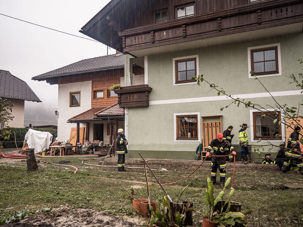 Einsatzkräfte-Hochwasser-Rattendorf-Hansbauerhof
