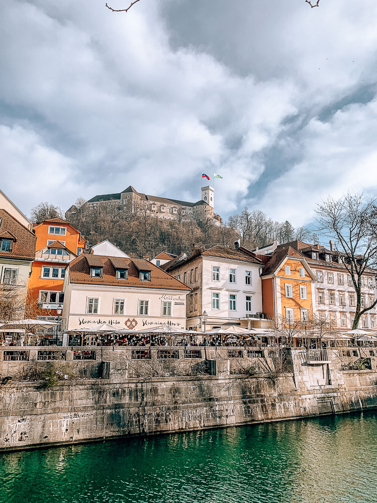 Burg-laibach-uferpromenade