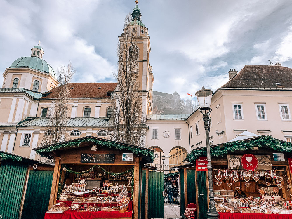 Marktplatz-ljubljana-weihnachtszeit