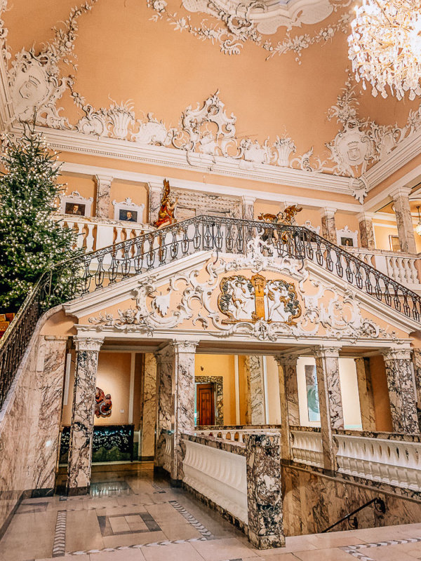 henkell-wiesbaden-marmorsaal-deko