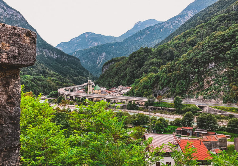 der Radweg liegt hoch über dem Kanaltal kanaltal-italien-friaul