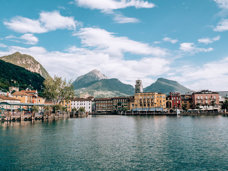 Anfahrt auf Riva mit der Fähre riva-gardasee-fähre