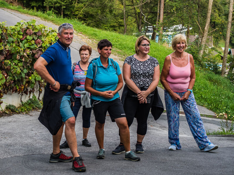 zufriedene Gäste bei der Weinbergwanderung im Mölltal